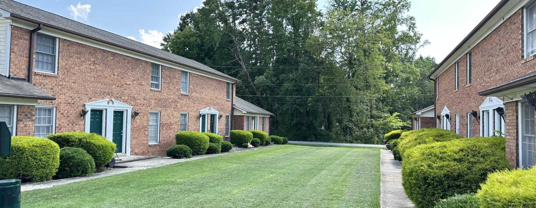 a driveway leading to a house